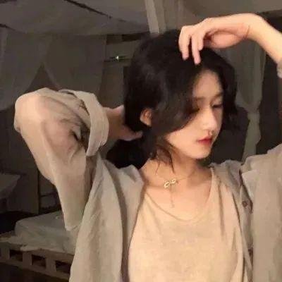 红妻白夫海报